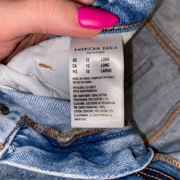 Size 10 Long American Eagle Distressed Light Wash Mom Jean - Picture 5 of 8